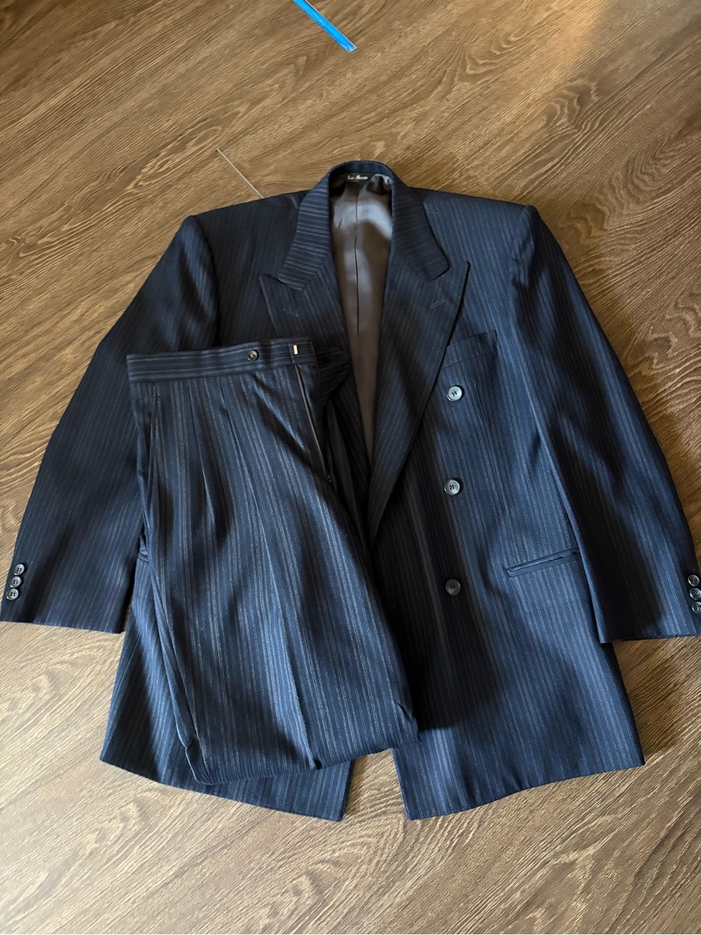 Zegna 2-Piece Suit Made in Italy Dark Blue Pinstripe Double-Breasted